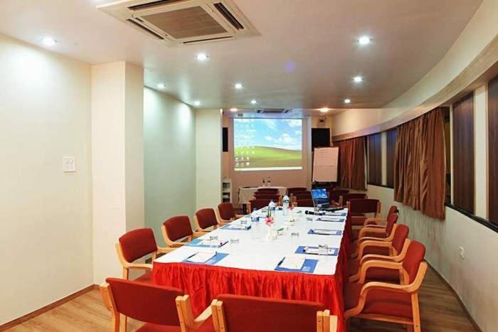 Sahil Sarovar Portico Lonavala Ristorante foto