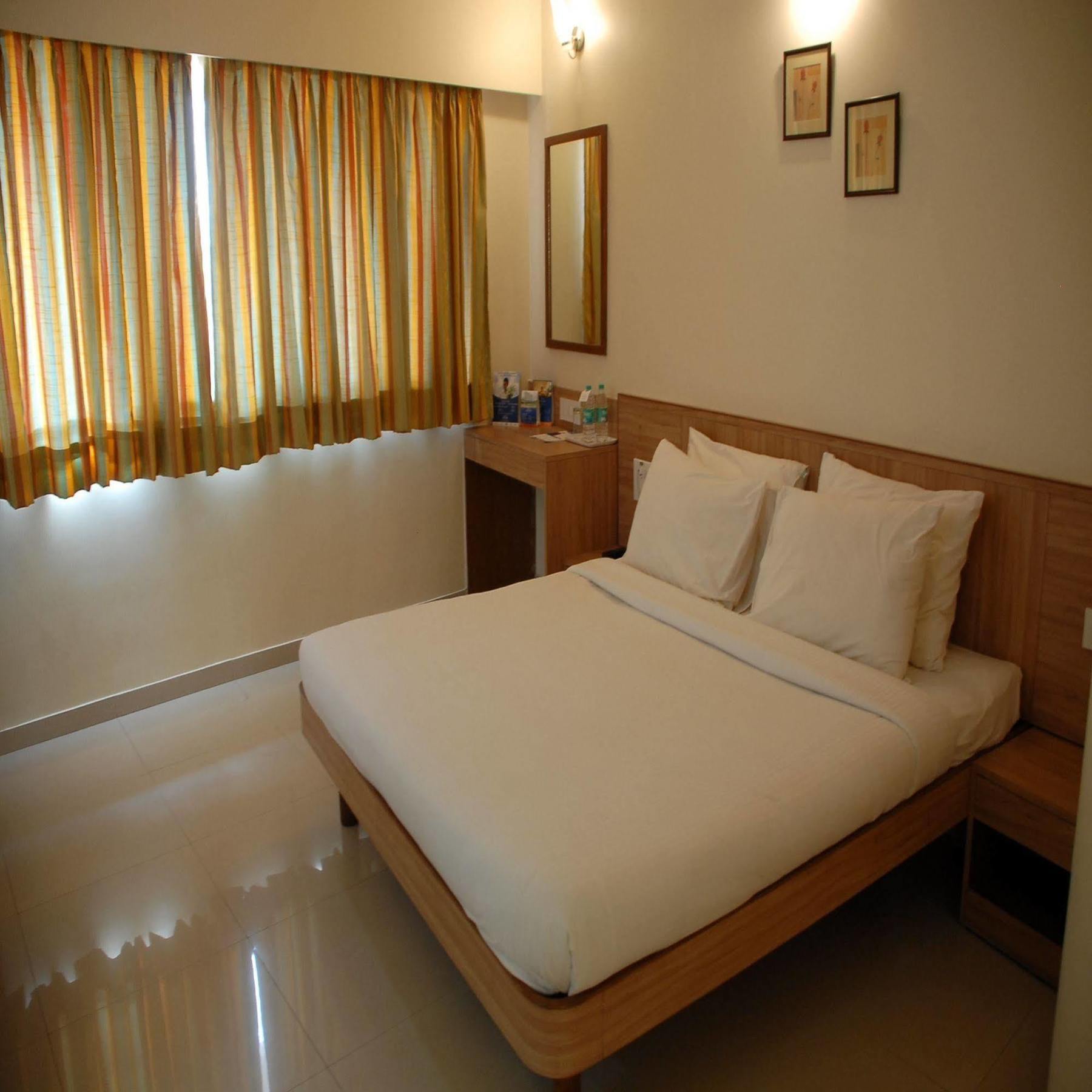 Sahil Sarovar Portico Lonavala Esterno foto