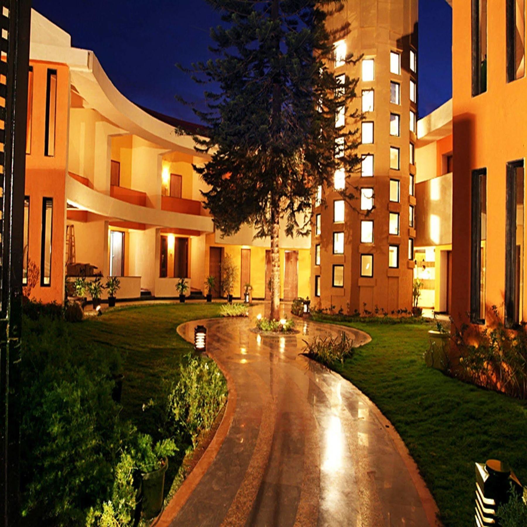 Sahil Sarovar Portico Lonavala Esterno foto